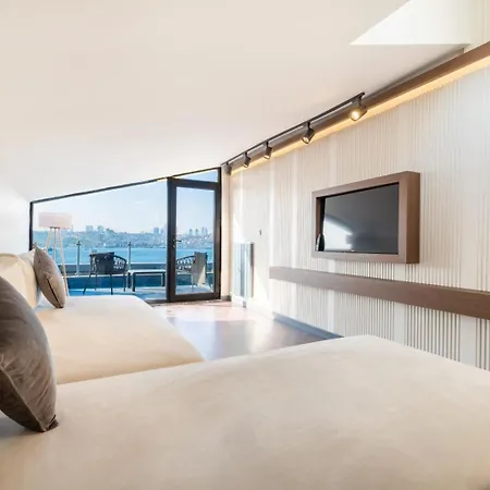 216 Bosphorus Hotel *